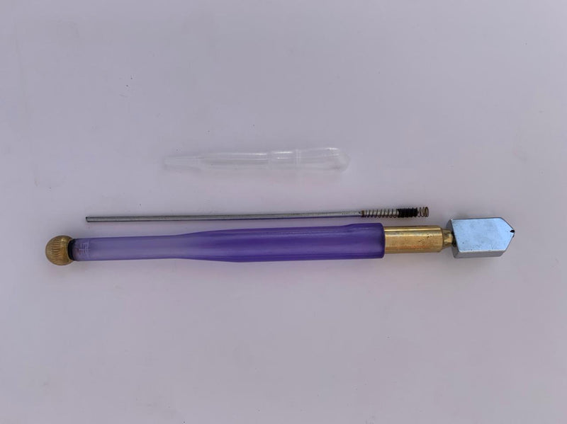 Oiling and hobbing glass cutter/مقص زجاج