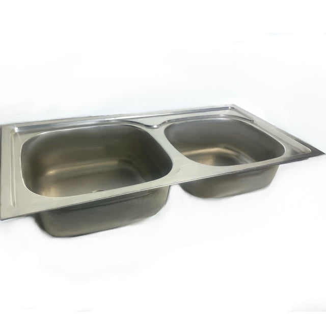 Stainless still sink